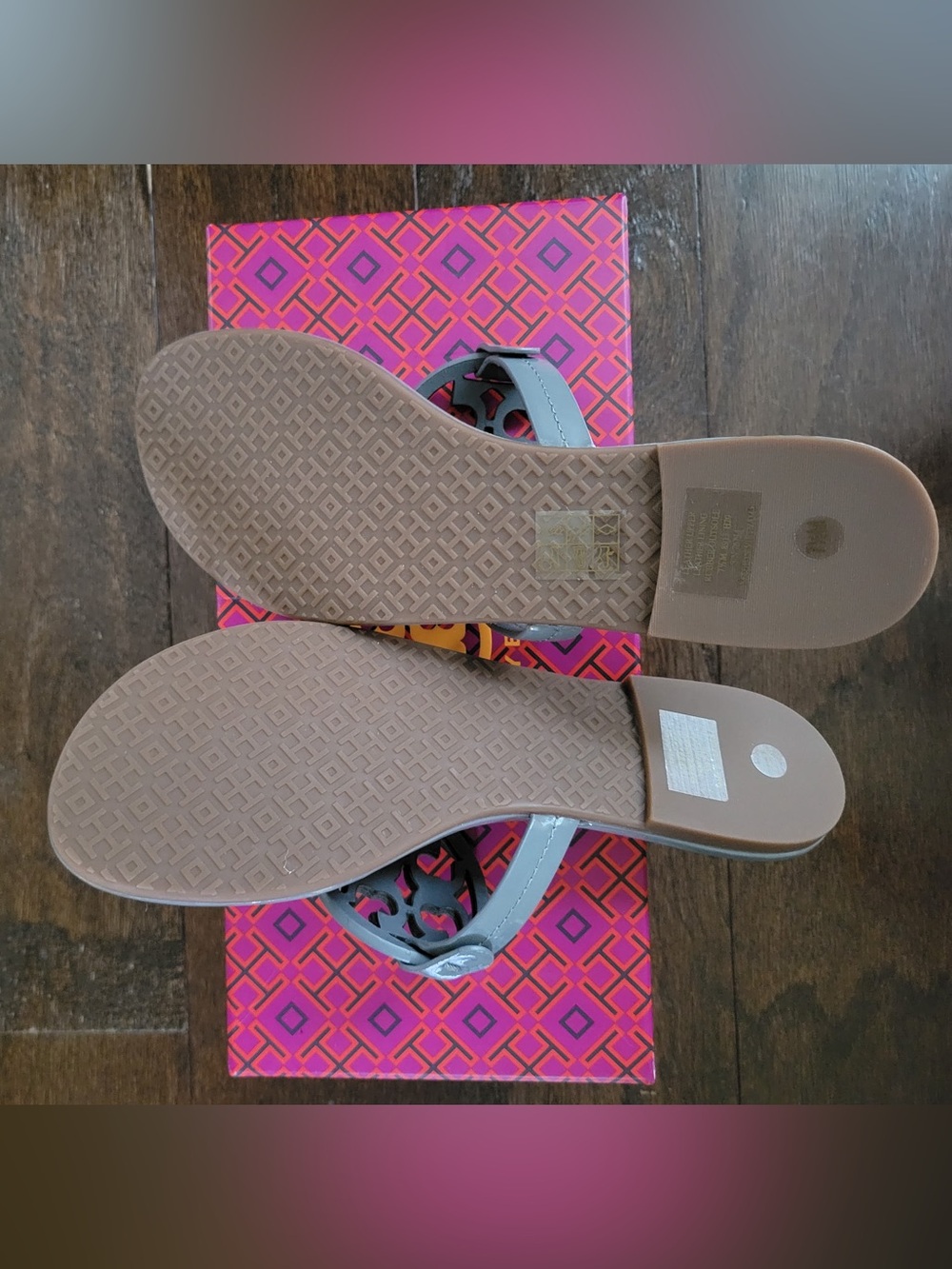 Tory Burch Miller Patent Leather Sandal-Grey-7.5-Brand new - Picture 2 of 11